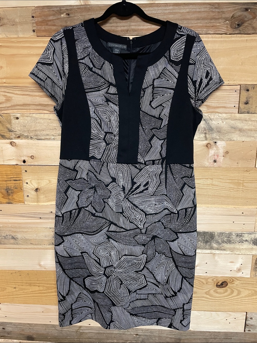 Covington size large black and white cap sleeve pencil dress